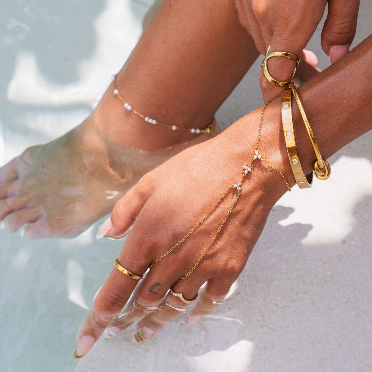 Stone Hive Hand Chain - Gold